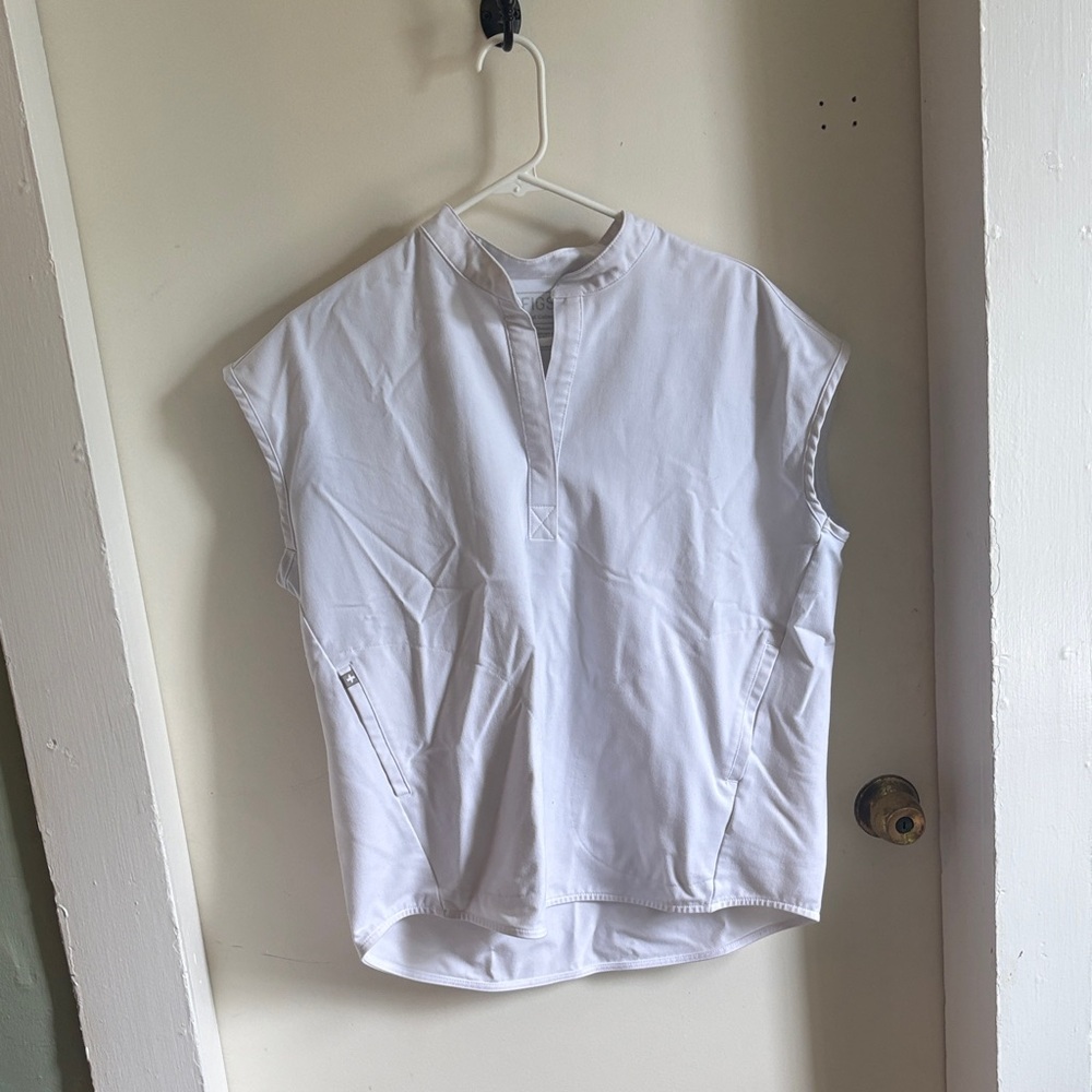 SET : FIGS women’s White Jogger Pants and Top - Picture 4 of 6